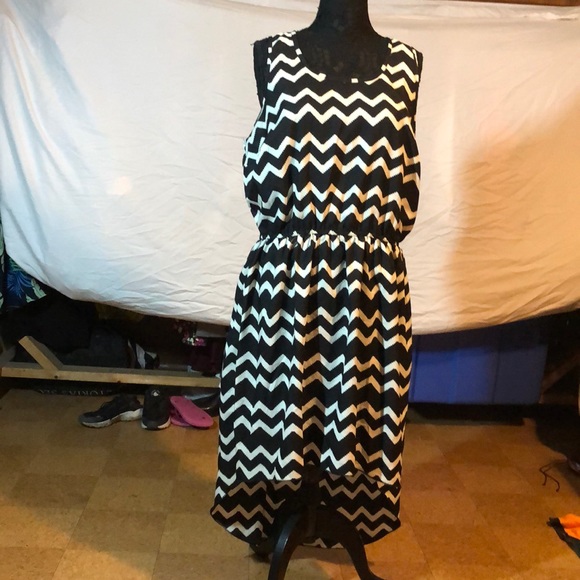 Zigzag designed High Low dress - Picture 1 of 2